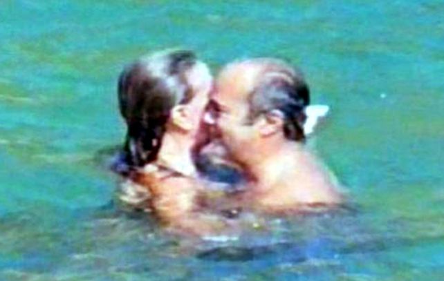 Baragalló y María de las Victorias Martínez Bo en las aguas de Puerto Vallarta.