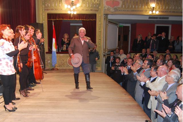 Exitosa noche de gala para recordar al Brigadier López en el Teatro Municipal