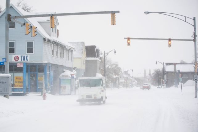 Una histórica nevada de casi dos metros golpea el oeste de Nueva York
