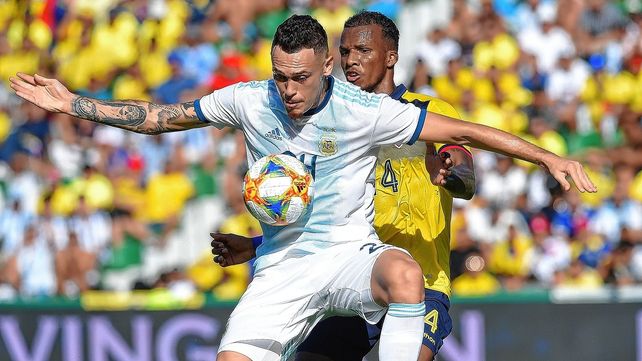 Lucas Ocampos es uno de los jugadores que presentó síntomas de Covid.