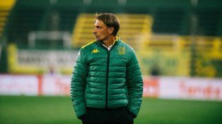Charlier consiguió seis victorias, cuatro empates y siete derrotas en Aldosivi.