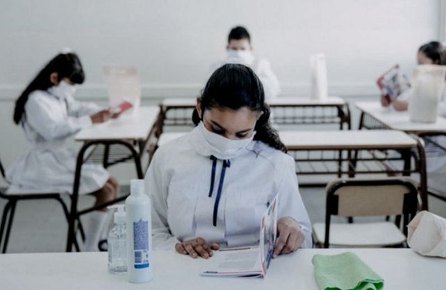 Los alumnos de 7º grado y 5º año regresan a las aulas este miércoles