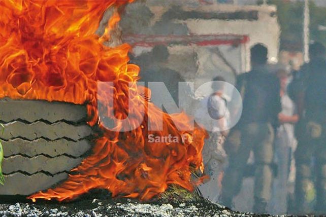Buscan eliminar la quema de cubiertas en la ciudad de Santa Fe