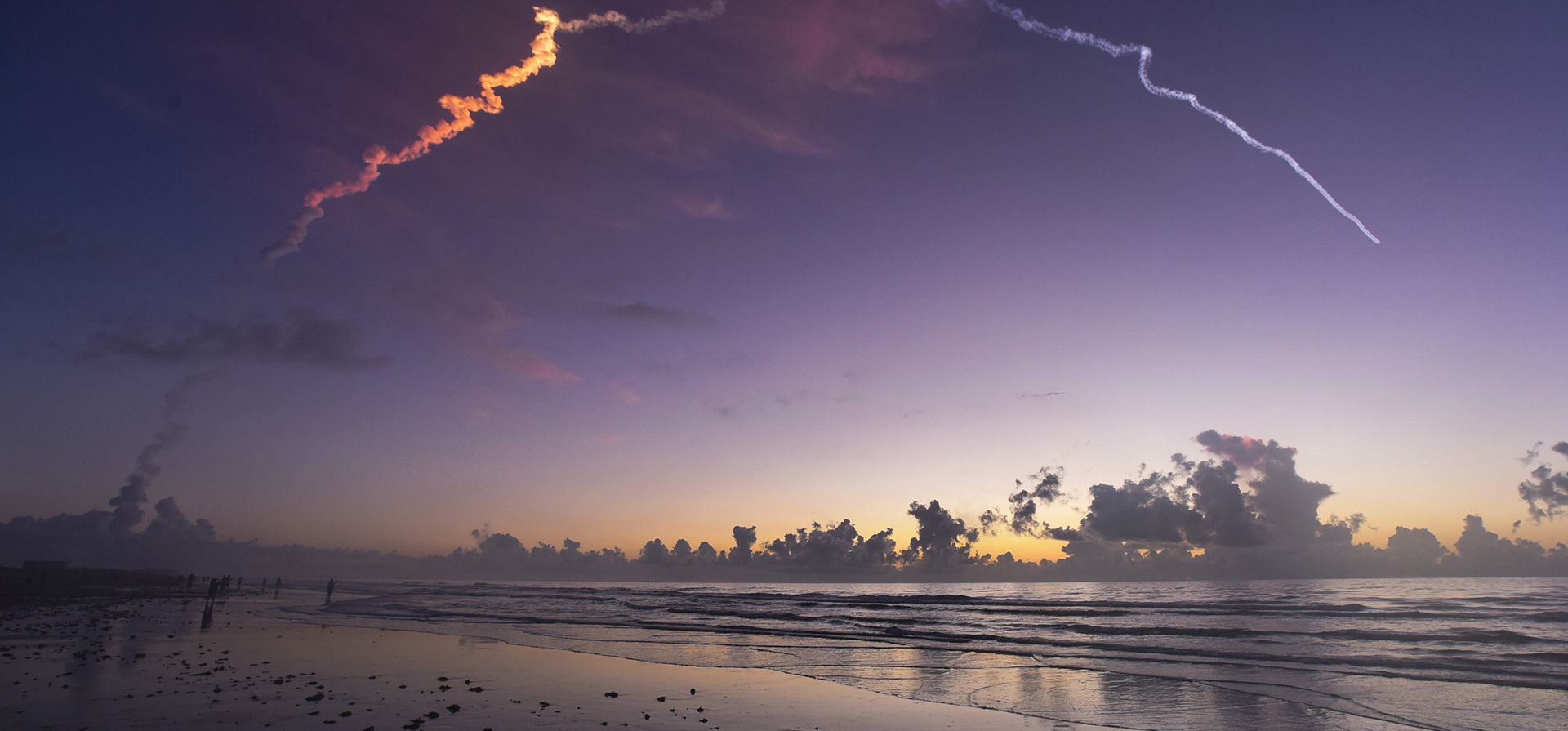 Un cohete Atlas V de United Launch Alliance se lanza el jueves 4 de agosto de 2022 desde el Complejo de lanzamiento 41 en la Estación de la Fuerza Espacial de Cabo Cañaveral en Florida. El satélite de vigilancia militar, conocido como SBIRS GEO-6, se lanzó a las 6:29 a. m.
