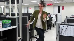 Una periodista renunció a su trabajo bailando y su ex jefe le respondió con un video