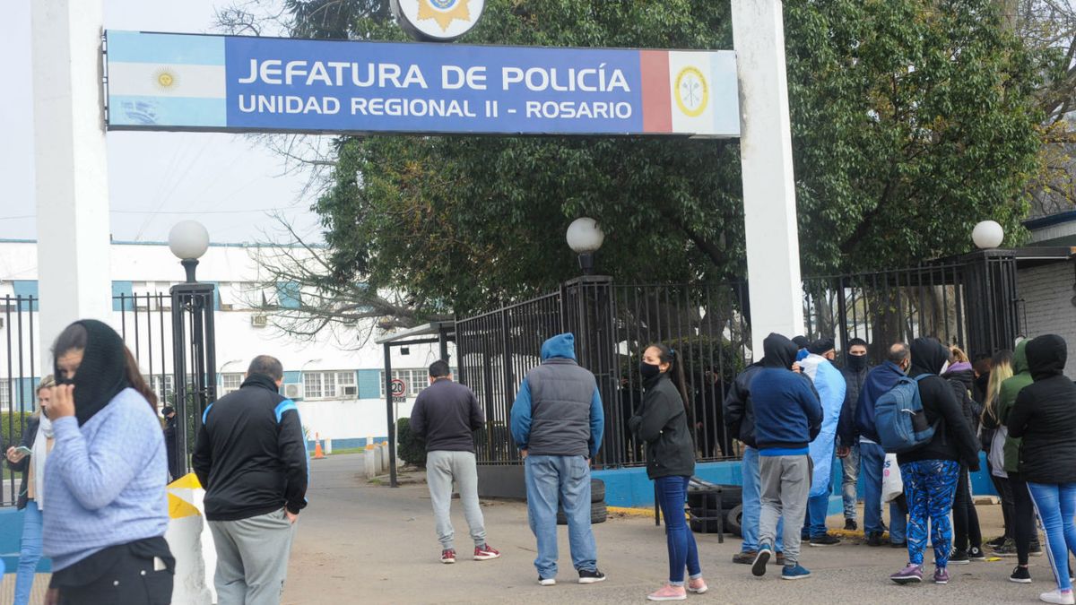 Tensión en Jefatura: la jefa de Policía les pidió a los manifestantes que  desalojen el acceso de Jefatura