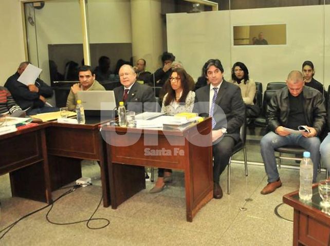 Desde la izquierda. Tapado con una hoja