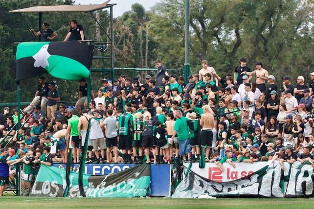 La hinchada de Duendes.