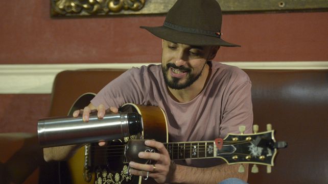 Uno navega en las aguas de la música, definió Abel Pintos en Facebook Live de La Capital