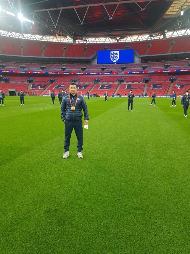 Feliz. El ex leproso Dante Rossi en el mismo césped de Wembley