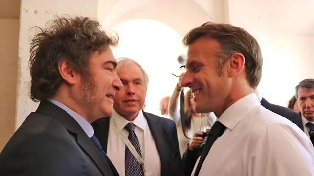 El presidente Javier Milei habló por teléfono con su par Emanuel Macron