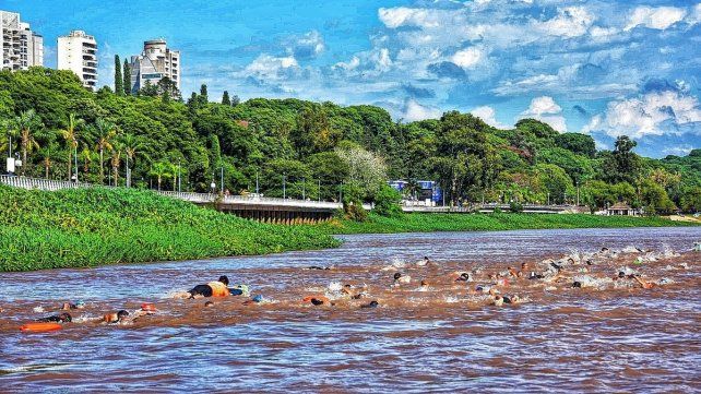 El Triatlón del Paraná se abrió con el circuito de natación