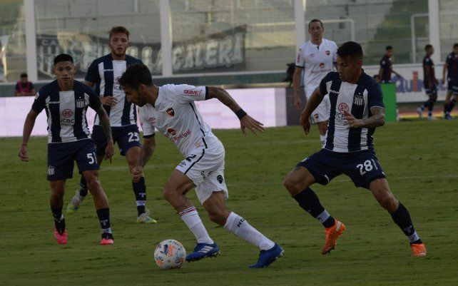 Ignacio Scocco. Nacho necesita más acompañamiento en el ataque leproso.