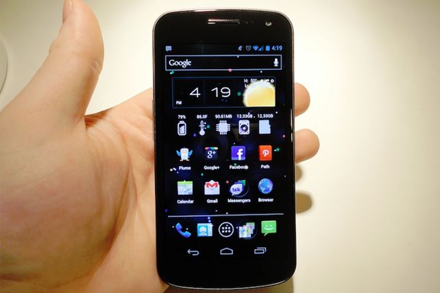 Pese al fallo judicial emitido, las empresas de celulares siguen cobrando por minuto