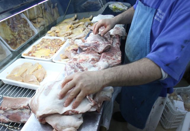 Cuántos kilos come en promedio cada argentino de carne vacuna, de pollo, de  cerdo, de pescado y de ovino?
