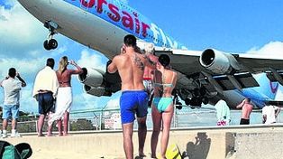 Una turista murió por el viento de un avión en una isla caribeña