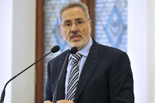 El ministro de Seguridad contra la explotación laboral de la policía.