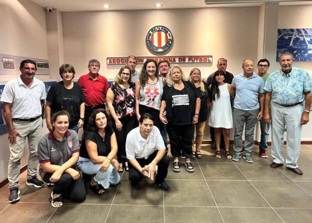 Carlos Lanzaro encabezó la conformación del departamento de fútbol femenino de la Federación.