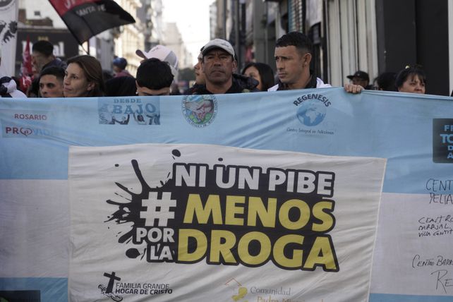 Los referentes sociales y religiosos advirtieron sobre el consumo prematuro de sustancias y las adicciones a través de generaciones.