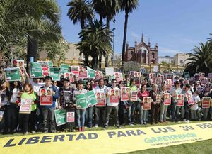 Marchas mundiales por los activistas de Greenpeace detenidos en Rusia