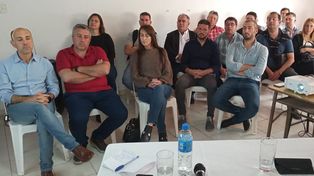 La Vanguardia. La ministra Adriana Cantero habló ante presidentes comunales e intendentes de 19 localidades del departamento Constitución.&nbsp;