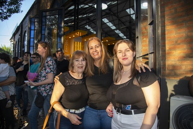 Gladys Rodríguez, Gisella Marsin y Camila Teinchett