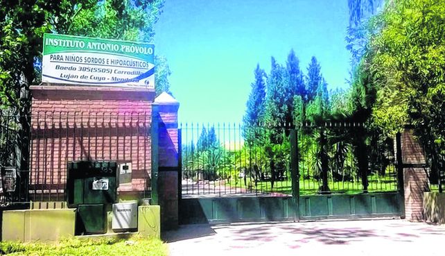 Aberrante. Ingreso al Instituto Próvolo. El gobernador Cornejo dijo que la Iglesia no puede no tener responsabilidad.&nbsp;