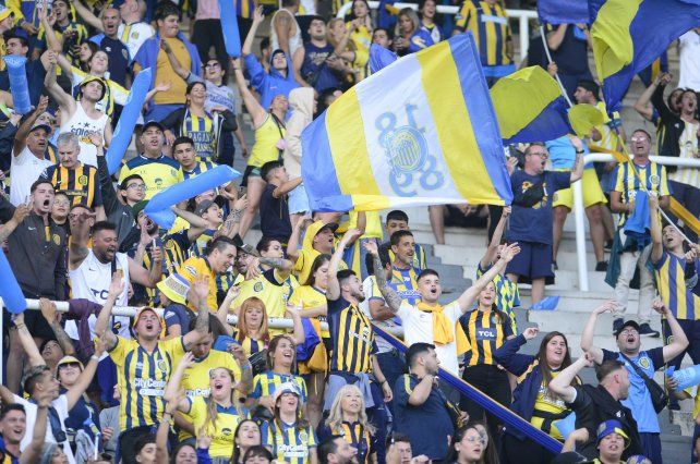 Los hinchas callanas ya copan el Kempes.