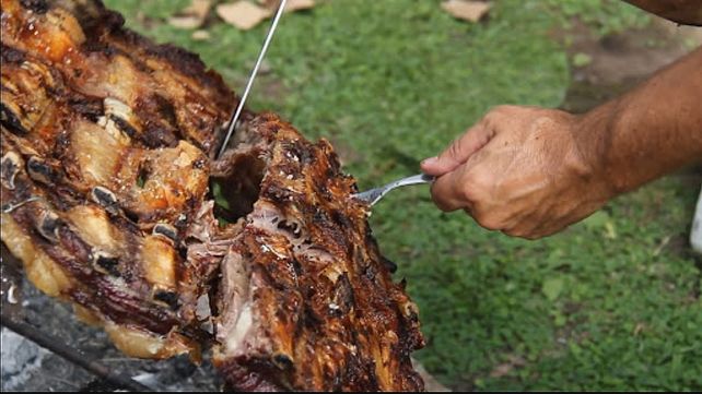 Imputaron a 11 personas que comieron un asado en cuarentena