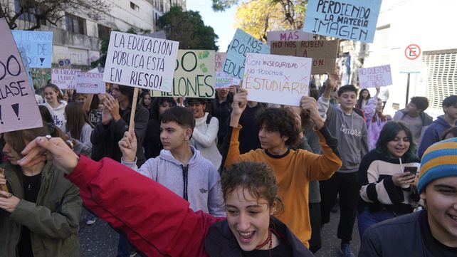Tras el robo, los estudiantes de la Gurruchaga exigieron soluciones