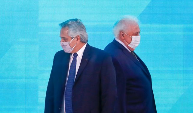 UNO SE VA. El Presidente y el ministro despedido en una foto tomada hace un mes