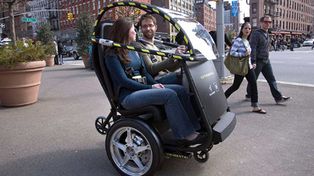 El &uacute;ltimo invento de General Motors: un veh&iacute;culo el&eacute;ctrico para dos personas