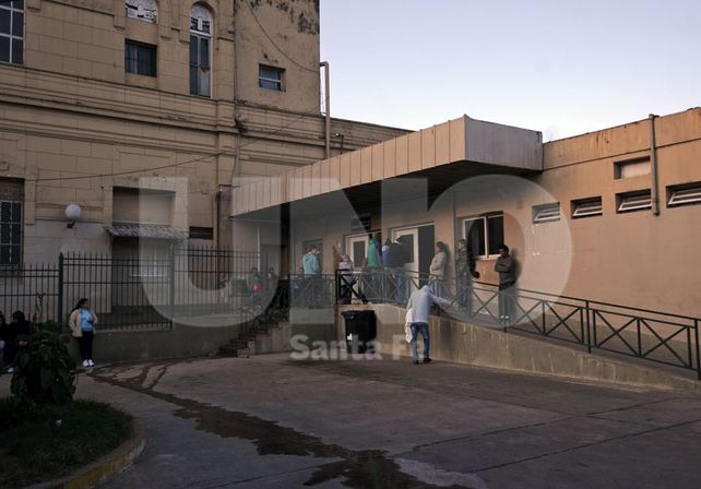 Tres heridos. Fue el saldo del ataque de los canes en barrio Belgrano de la ciudad de Santa Fe. Fueron asistidos en el hospital Cullen / Foto: Manuel Testi - Uno Santa Fe