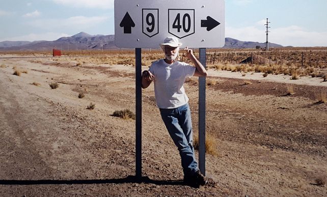 El autor en un alto del camino.