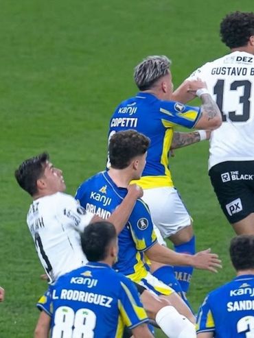 ¿Hubo penal para Central en el primer tiempo ante Corinthians?