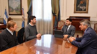 En la mesa de diálogo, los representantes del bloque Mas para Santa Fe presentaron su proyecto de reglamento interno de cara a la reforma constitucional.