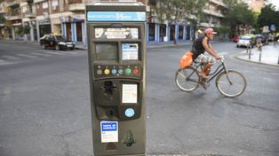 El estacionamiento quedará liberado en una amplia zona del centro rosarino para potenciar las ventas de fin de año.