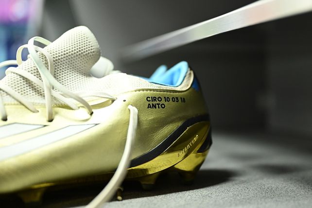 La inscripción que lleva Lionel Messi en sus botines de cara al cruce de la selección argentina ante Polonia por el Mundial Qatar 2022.