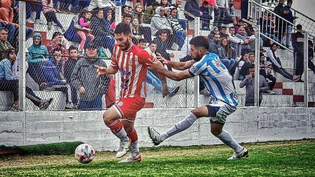 Atlético Paraná se tuvo que conformar con un empate ante el líder.