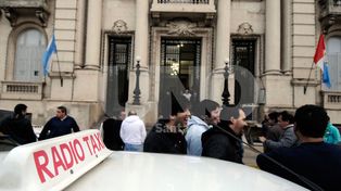 Taxistas y remiseros autoconvocados marcharon por seguridad y pidieron la renuncia de Lamberto