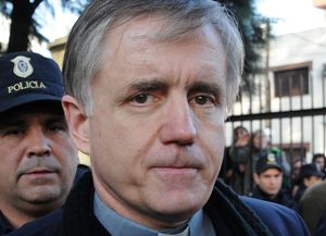 Condenan al cura Grassi a dos años de prisión por malversar fondos de una fundación