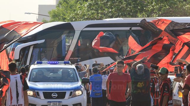 Patronato y el banderazo de sus hinchas.