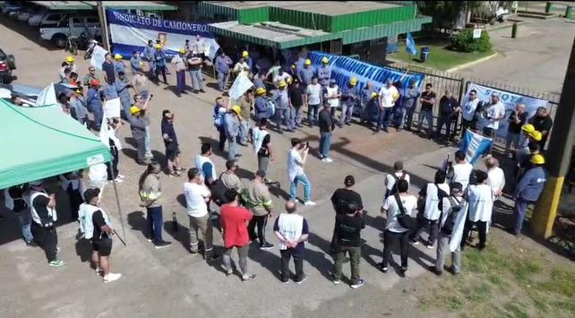 Los&nbsp; trabajadores protestaron en varias oportunidades frente a la planta de IDM.
