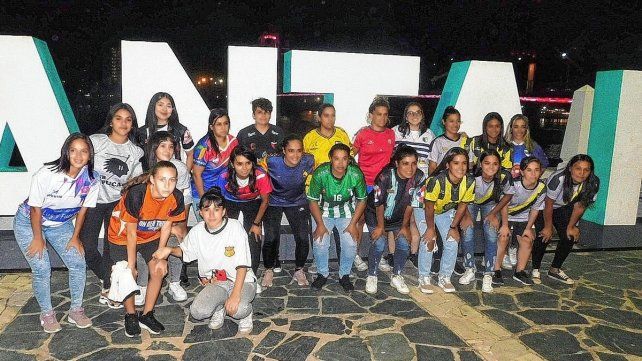 Se presentó la temporada 2023 del fútbol femenino de Liga Santafesina en la costanera local.