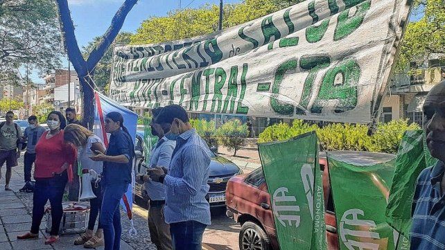 El nivel central de ATE protestó en el Ministerio de Salud en busca de mejoras en el salario de los trabajadores de la salud.