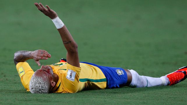 Durísimo: Neymar quedó bañado en sangre