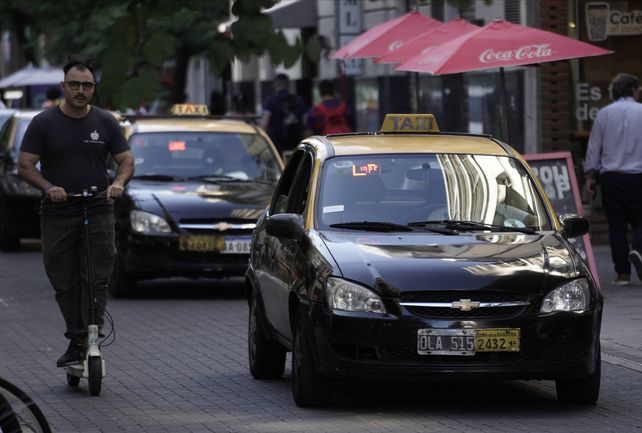 Ambas iniciativas sobre taxis fueron enviadas al Departamento Ejecutivo Municipal para su análisis y respuesta. Una vez que el área de Movilidad emita su opinión técnica, los proyectos volverán al Concejo para su votación definitiva.