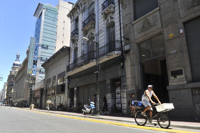 El edificio de dos pisos