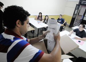 Los santafesinos fueron a las urnas y formaron parte de un día histórico