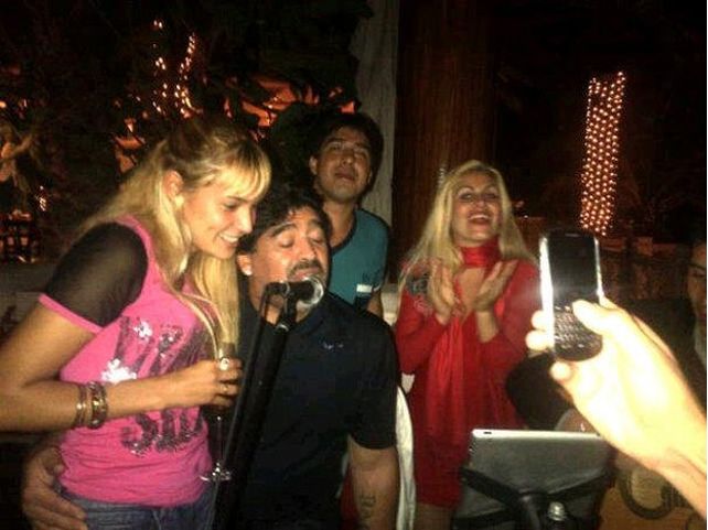 Diego Maradona y su nueva novia en Dubai | “Rocío, te amo”